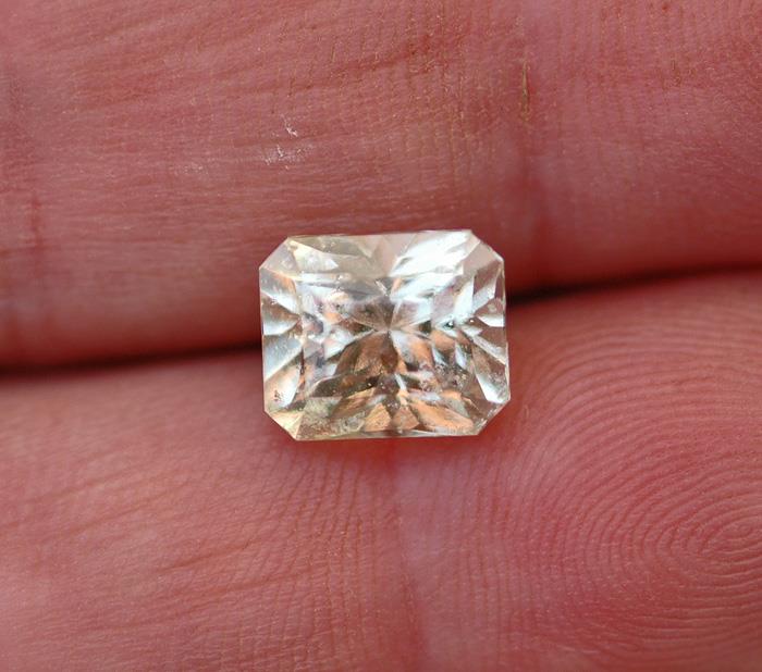 Image for Tanzania UV Reactive Grossular Garnet 4.71 carat