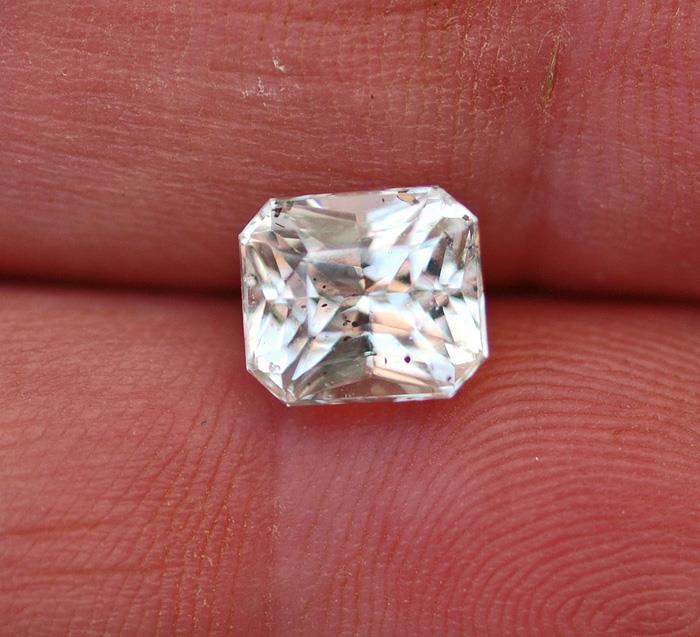 Image for Natural Tanzanian UV Reactive Grossular Garnet 3.10 carat