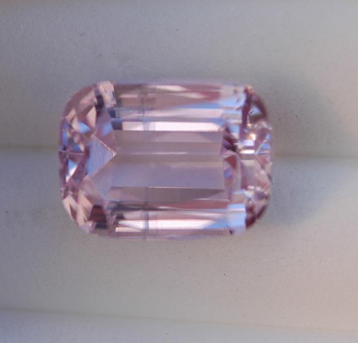 Image for Pakistan Natural Kunzite 17.64 carat  ** VIDEO **